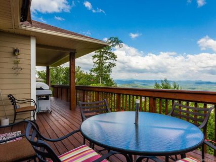 113 Distant View Drive sold home in The Views of Asheville, Asheville, NC