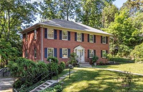 27 Shorewood Drive