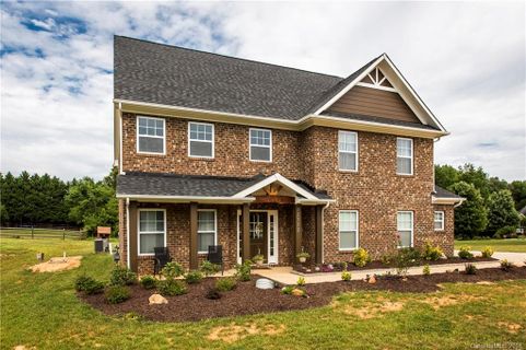 13725 Thompson Place Drive sold home in Beckingham, Mint Hill, NC