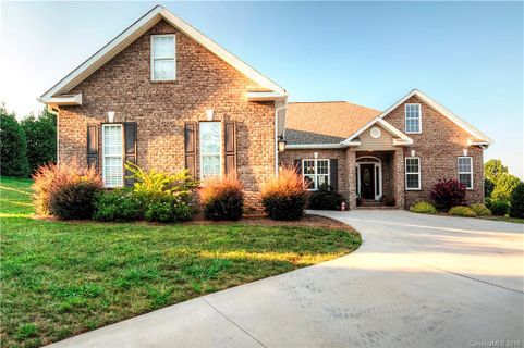 2217 James Way