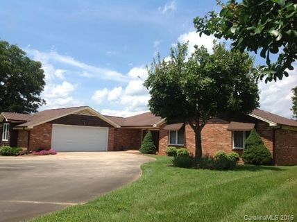 34 Meandering Way