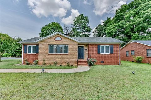 835 E Woodlawn Road
