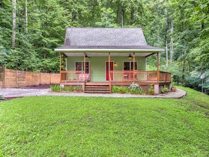 18 Shady Hollow Circle