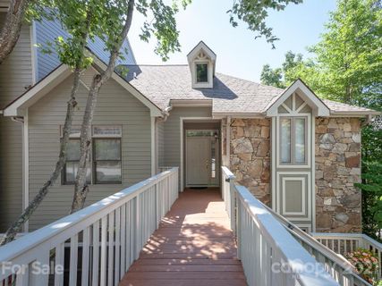 130 Stoney Falls Loop 204