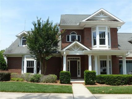 1053 The Glen Street