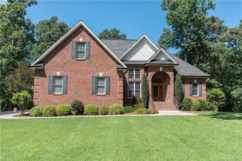 399 Seven Springs Loop