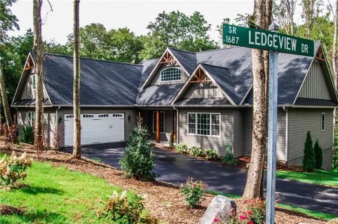 401 Ledgeview Drive