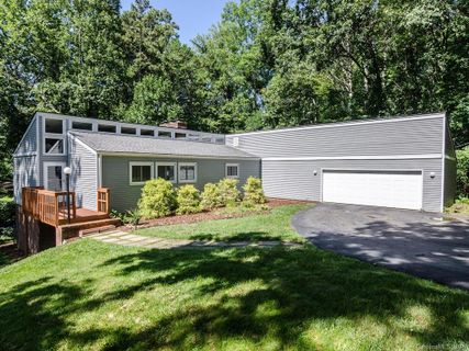 32 Woodbury Road