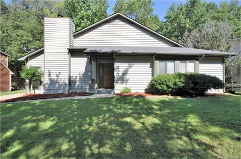 8218 Rittenhouse Circle