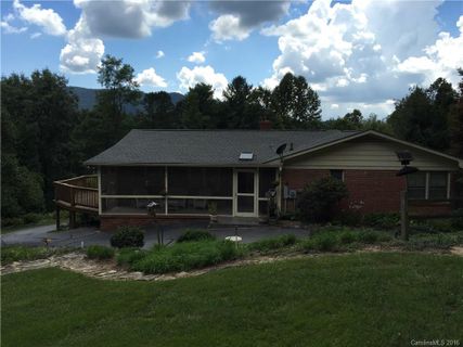122 Jeter Mountain Terrace sold home in Jeter Mtn Terrace, Hendersonville, NC