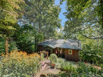 181 Forest Rose Lane sold home in The Cottages at Rosemount, Sylva, NC