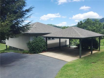 59 Winghaven Heights