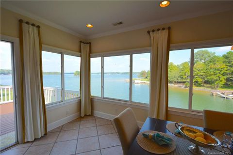 901 Lake Club Drive
