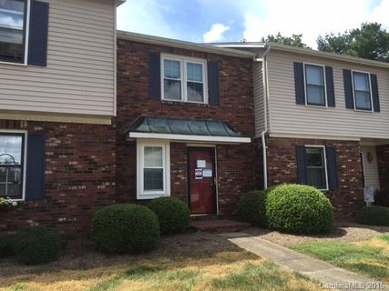 2705 Center Street 13