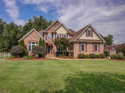 216 Woodstream Circle