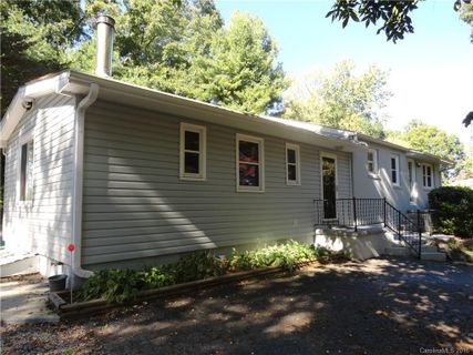 209 E Dogwood Lane sold home in Woodlawn, Hendersonville, NC