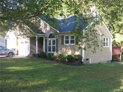 200 Edgewater Drive