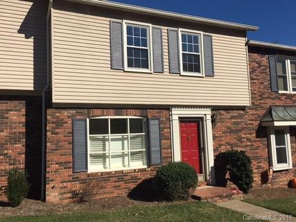 2705 N Center Street 28