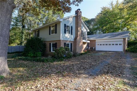 606 White Oaks Circle