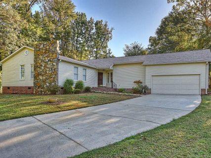 2312 Chateau Court sold home in Brandywine, Matthews, NC