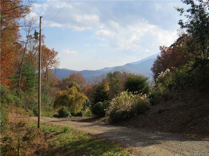 17 Thorncrest Drive sold home in Chestnut Hill Estates, Burnsville, NC