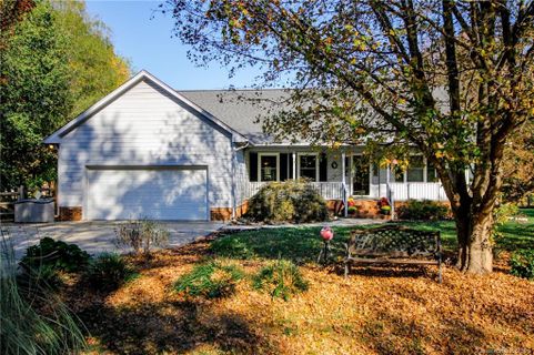 8436 Pin Oak Court