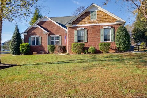 2415 Kings Farm Way