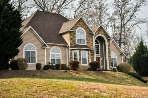19 Mountain Shadows Drive sold home in Mountain Shadows, Leicester, NC