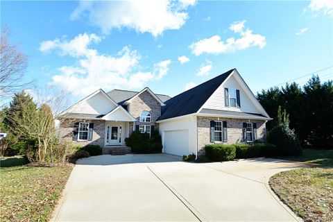 400 Hunters Point Drive 85