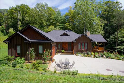274 Holcombe Cove Road sold home in Trexler Estates, Candler, NC