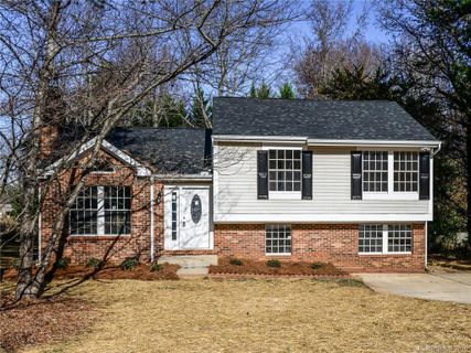 8105 Chestnut Ridge Drive