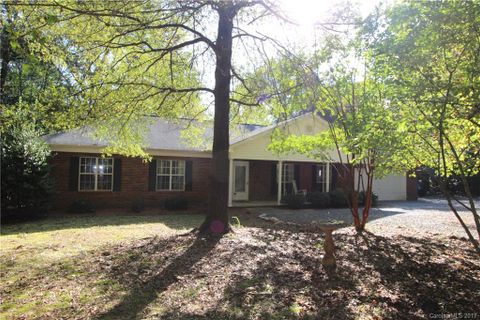 7005 Spruce Pine Trail sold home in Providence Pines, Waxhaw, NC