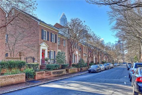 530 Poplar Street B sold home in Hackberry Court, Charlotte, NC