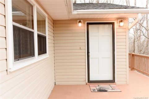 180 Ravenwood Lane