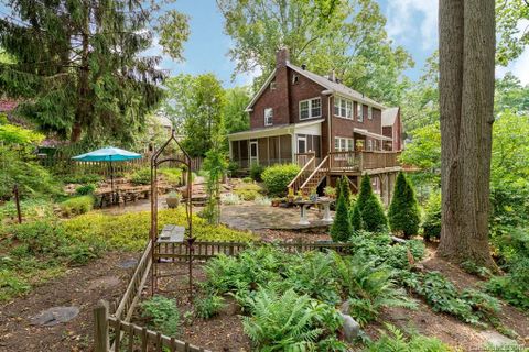 11 Sylvan Avenue