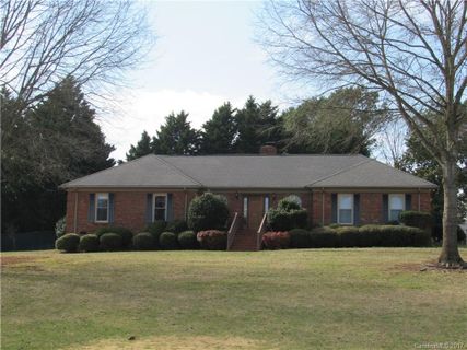 2405 Gleneagles Drive
