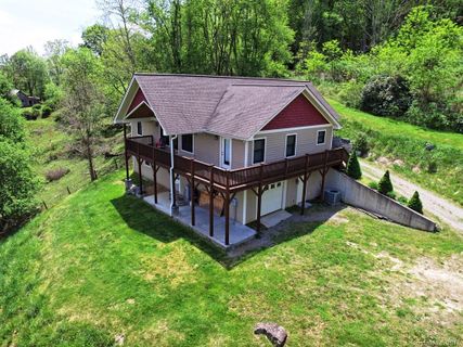 121 Red Tail Drive sold home in Hawk Mountain, Waynesville, NC