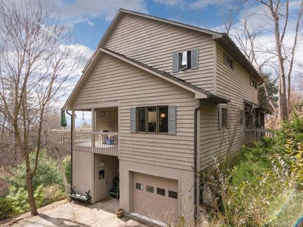 10 Crestwood Lane