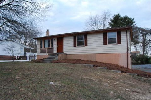 1177 Runway Drive sold home in Fairfields, Hendersonville, NC