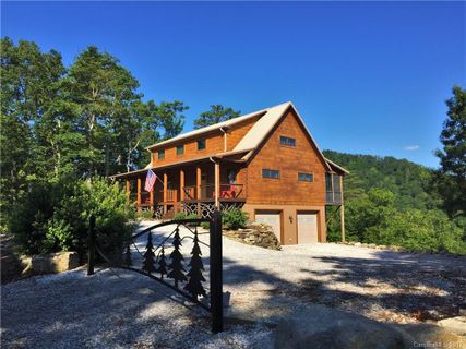 976 Ridgecrest Drive