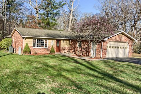 122 Cannon Drive sold home in Cannon Woods, Hendersonville, NC