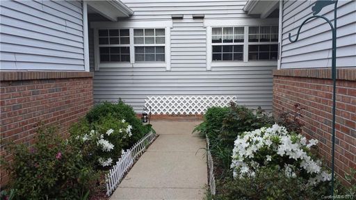 68 Lakeview Court