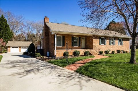 8401 Pin Oak Court