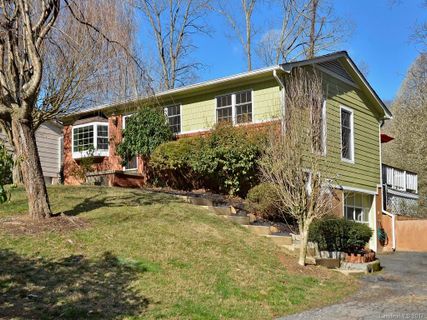 28 Woodhaven Drive sold home in Mountain Heights, Arden, NC