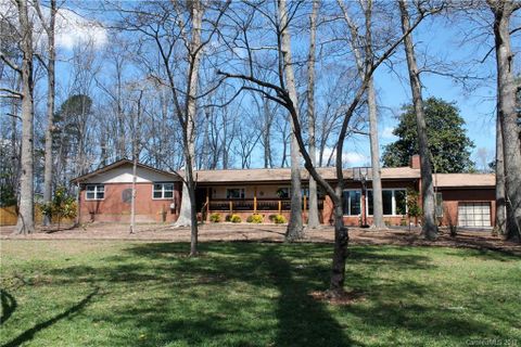 1107 Lakewood Drive 4 , 6