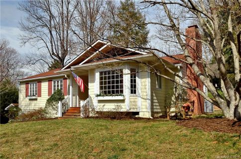 4 Woodcrest Road