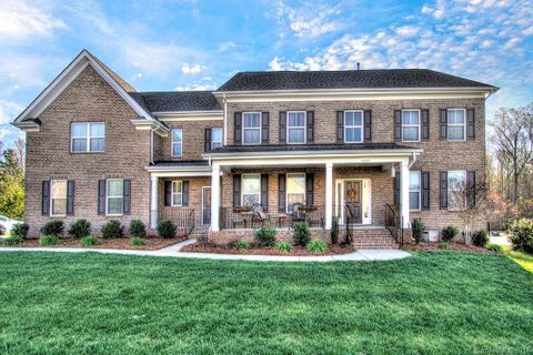 3087 Twin Lakes Drive