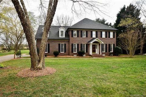 2400 Greenbrook Parkway sold home in Providence Woods South, Matthews, NC