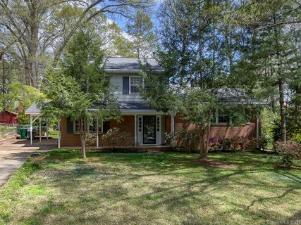 900 Lynbrook Drive