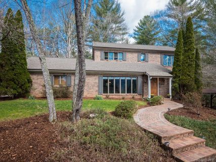 8 Sourwood Lane sold home in Ravenwood Estates, Fletcher, NC